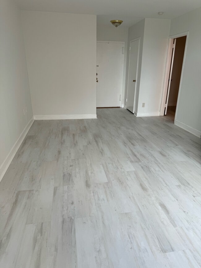 property at 1011 Arlington Blvd