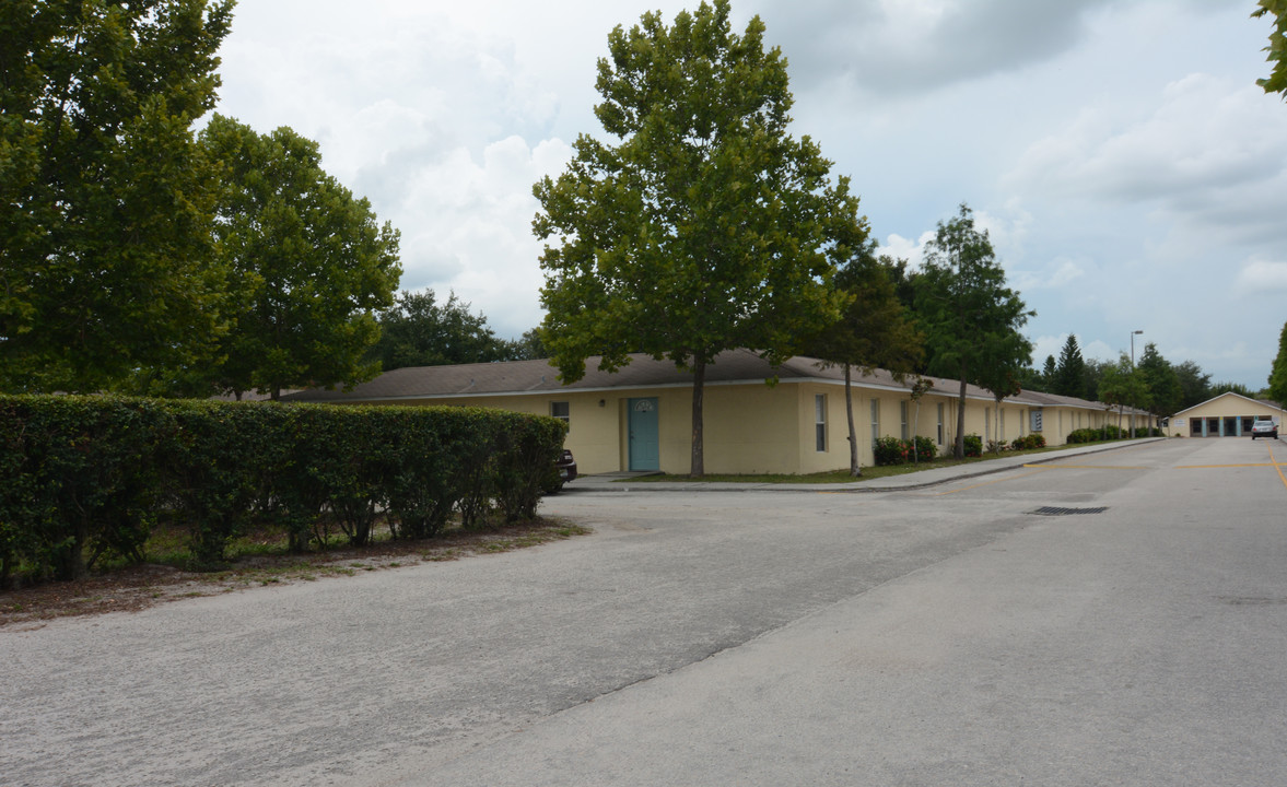 La Estancia Apartments in Wimauma, FL - Building Photo