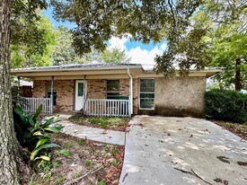 601 Spanish Acres Dr in Bay St. Louis, MS - Building Photo