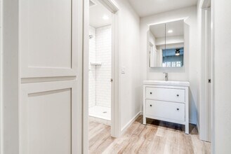 1110 Sherwood Ln-Unit -104 in Nichols Hills, OK - Building Photo - Building Photo