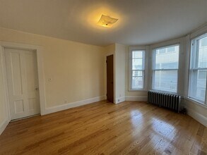 379 Harvard St, Unit 1 in Cambridge, MA - Building Photo - Building Photo