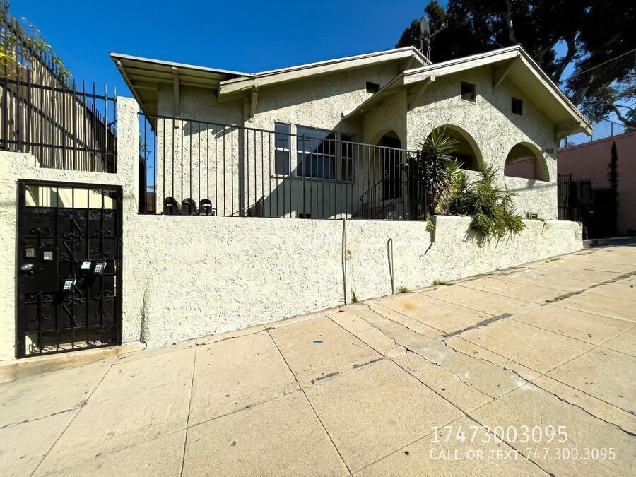 2161 Clifford St in Los Angeles, CA - Building Photo
