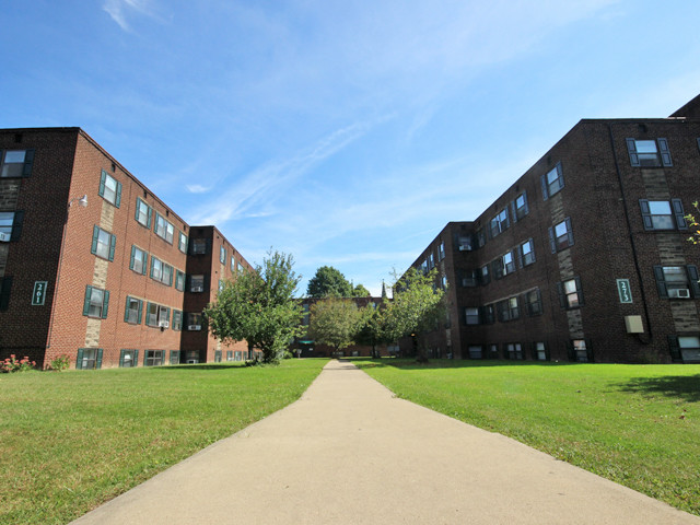 FRIENDSHIP COURT -- 162 in Pittsburgh, PA - Building Photo