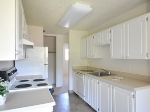 Hamilton Park Apartments in Portland, OR - Building Photo - Interior Photo