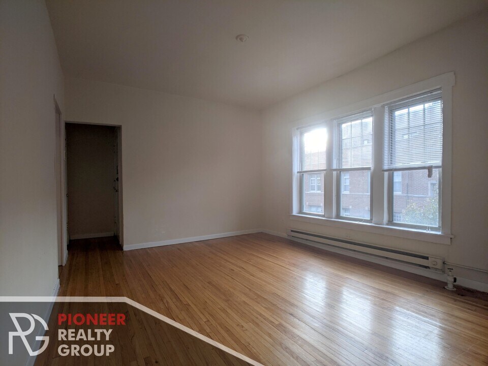 634 W Barry Ave, Unit N3 in Chicago, IL - Building Photo