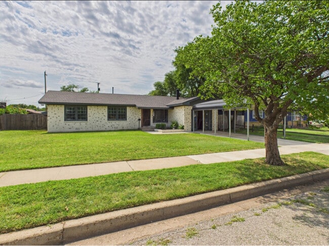 property at 1819 N Beech Ln