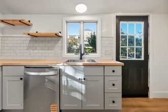 14 Lincoln St in Weymouth, MA - Building Photo - Building Photo