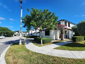 22433 SW 102nd Ave in Miami, FL - Building Photo - Building Photo