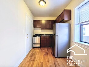 816 W Cornelia Ave, Unit 102 in Chicago, IL - Building Photo - Building Photo