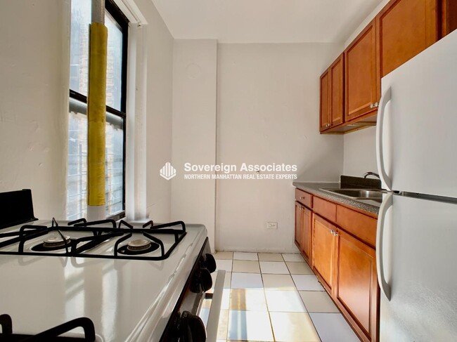 76 Vermilyea Ave in New York, NY - Building Photo - Building Photo