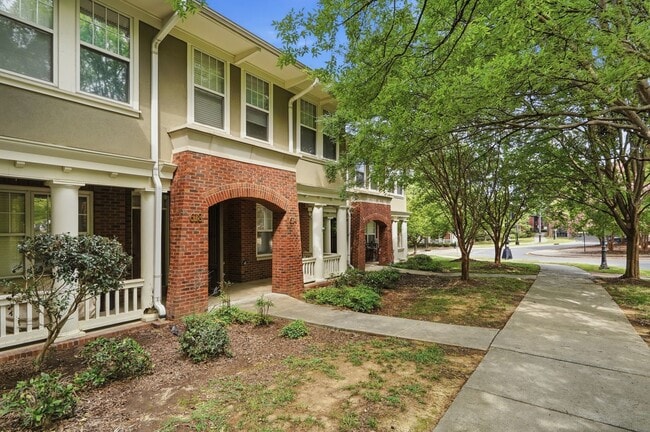 property at 614 E 9th St