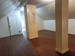 1975 W Melvina St in Milwaukee, WI - Building Photo - Building Photo