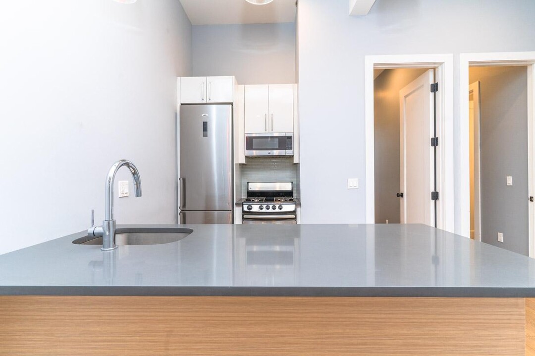 992 Broadway, Unit 3 in Brooklyn, NY - Building Photo