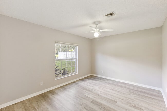449 Ed Douglas Rd in Groveland, FL - Building Photo - Building Photo