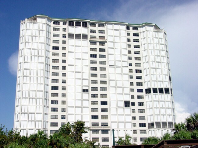 Carlysle At Bay Colony in Naples, FL - Foto de edificio - Building Photo