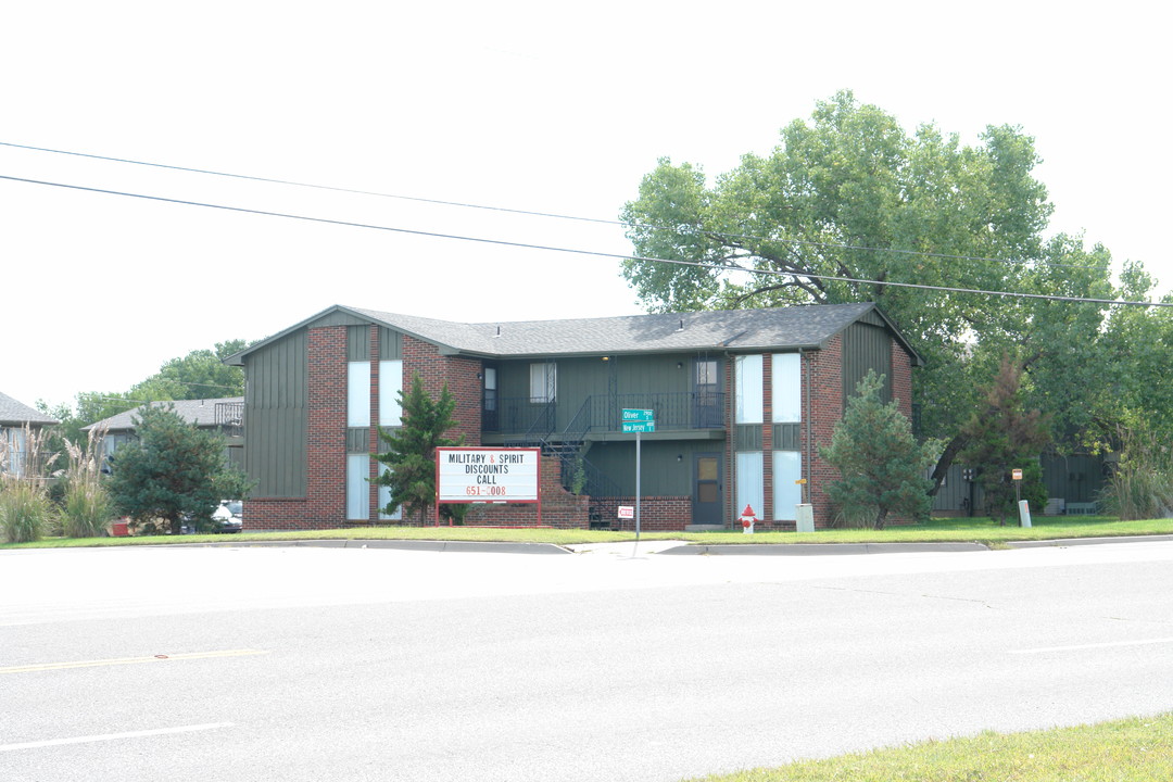 Oliver Court Apartment in Wichita, KS - Building Photo