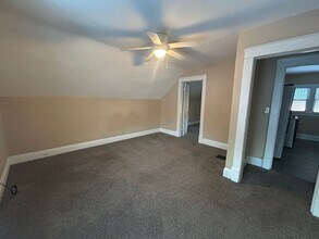 407 17th Ave in Moline, IL - Foto de edificio - Building Photo