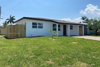 280 NE 43rd Ct in Oakland Park, FL - Foto de edificio - Building Photo