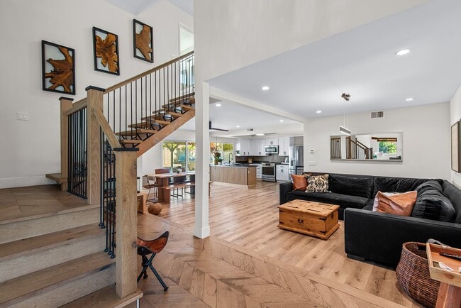 363 Larcom St in Thousand Oaks, CA - Building Photo - Building Photo