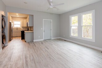805 E Olive St, Unit 1 in Bloomington, IL - Building Photo - Building Photo