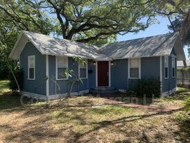 2425 22nd Ave S in St. Petersburg, FL - Building Photo