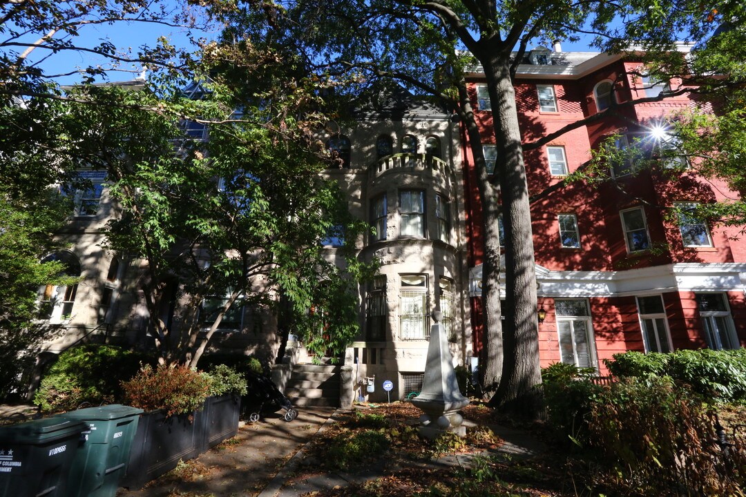 1016 E Capitol St NE in Washington, DC - Building Photo