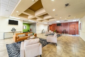 ULofts Apartments in Lubbock, TX - Foto de edificio - Building Photo