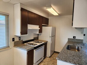 225 Harding Blvd in Roseville, CA - Building Photo - Building Photo