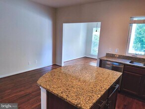 22520 Highcroft Terrace in Ashburn, VA - Building Photo - Building Photo