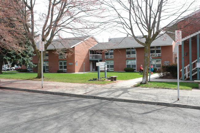 1403 W Dean Ave in Spokane, WA - Foto de edificio - Building Photo