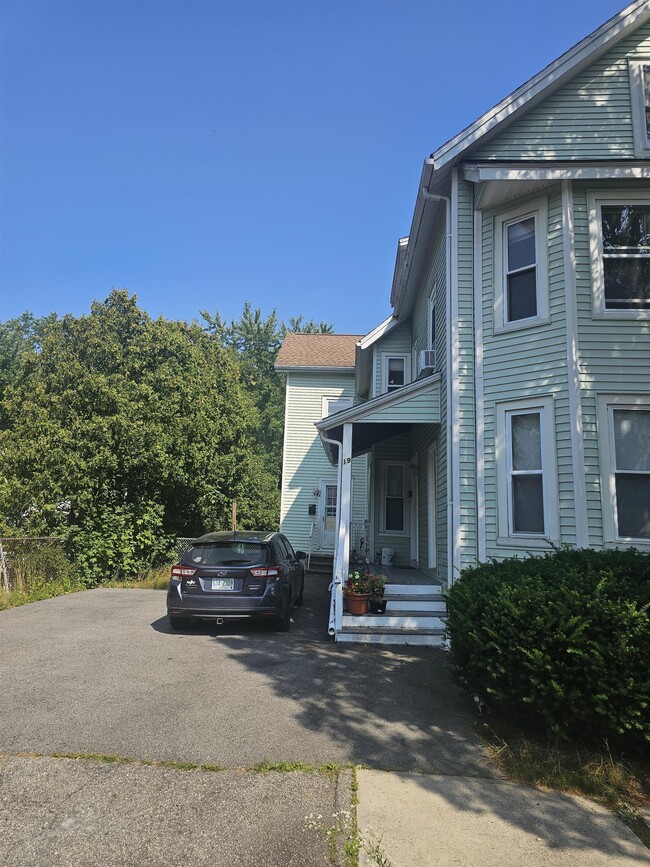 19 E Concord St in Dover, NH - Foto de edificio - Building Photo