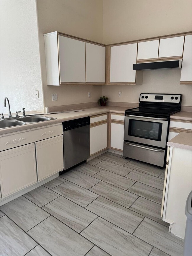 8563 W Mission Ln in Peoria, AZ - Building Photo - Building Photo