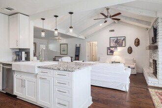 7107 Scenic Brook Dr, Unit SI ID1054233P in Austin, TX - Building Photo - Building Photo