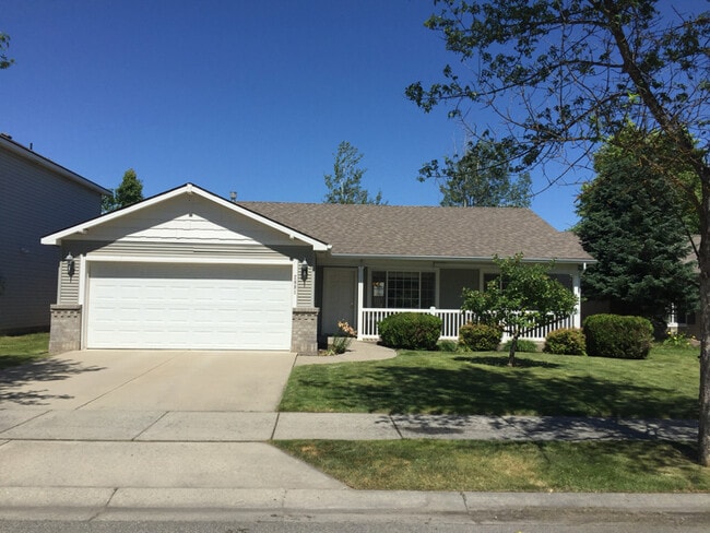 2881 W Versailles Dr in Coeur d'Alene, ID - Building Photo - Building Photo
