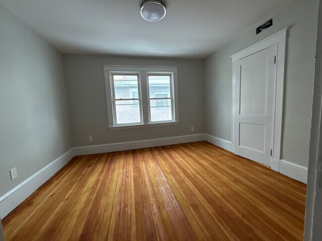 18 Princeton St, Unit 1A in Somerville, MA - Building Photo - Building Photo