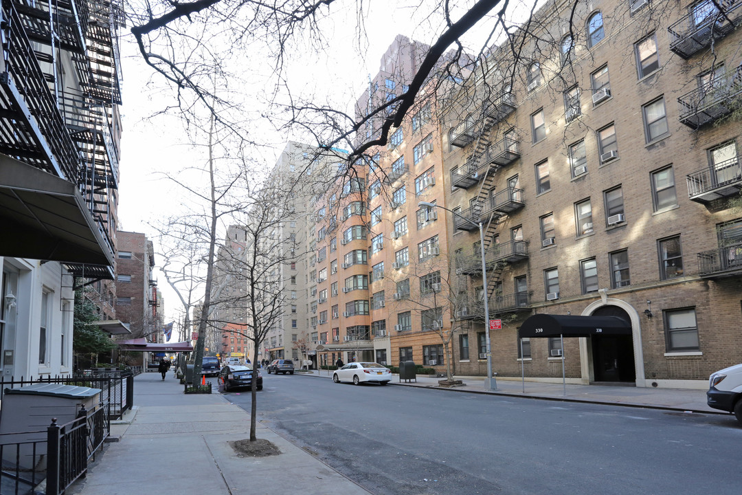 Rockefeller Court in New York, NY - Building Photo