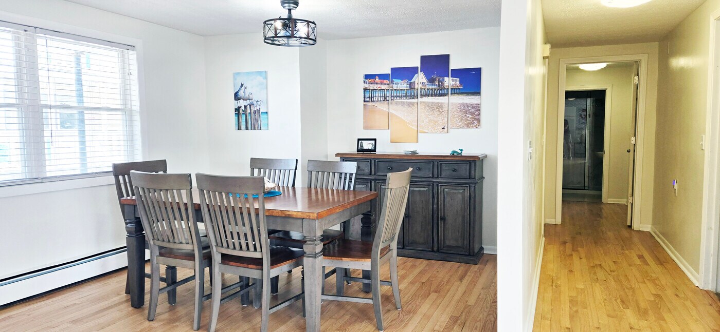 72 E Grand Ave, Unit 100 in Old Orchard Beach, ME - Building Photo