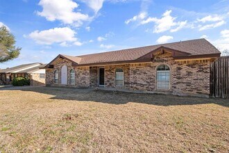 2001 San Jacinto Dr in Arlington, TX - Building Photo - Building Photo