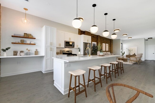 1371 N Milwaukee Ave in Chicago, IL - Building Photo - Building Photo