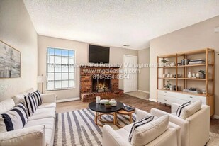 238 NW Woods Chapel Rd in Blue Springs, MO - Building Photo