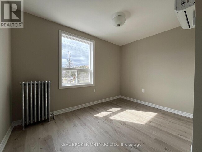 395A Donlands Ave in Toronto, ON - Building Photo - Building Photo