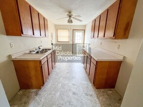 813 N Sanborn Blvd in Mitchell, SD - Building Photo - Building Photo