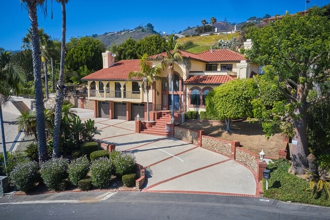 property at 32425 Aqua Vista Dr