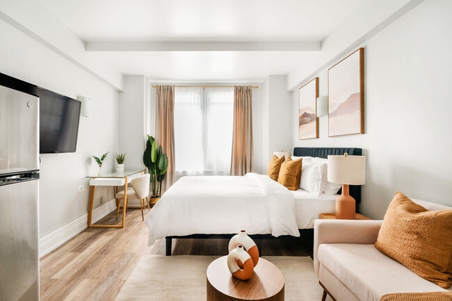 240 W 73rd St in New York, NY - Foto de edificio - Building Photo