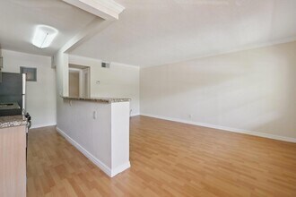 1125 NE 16th Pl, Unit 205 in Fort Lauderdale, FL - Building Photo - Building Photo