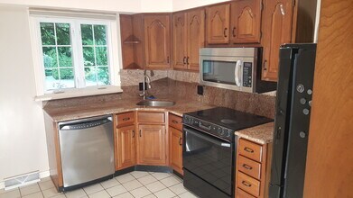 42 Moreland Ave, Unit 1st Floor - 3 Beds in Albany, NY - Foto de edificio - Building Photo