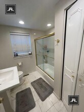 53 Lake Shore Ct in Boston, MA - Building Photo - Building Photo