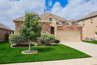 9504 Meadowpark Dr in Argyle, TX - Foto de edificio - Building Photo