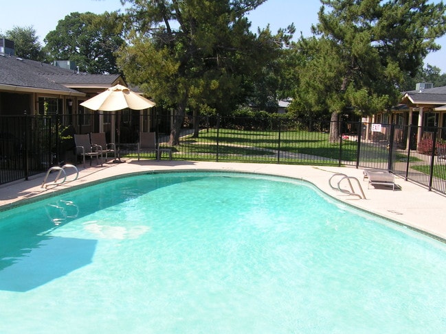 2739 Wilson Ave in Redding, CA - Building Photo - Building Photo