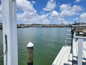555 Boca Ciega Point Blvd S in St. Petersburg, FL - Building Photo - Building Photo